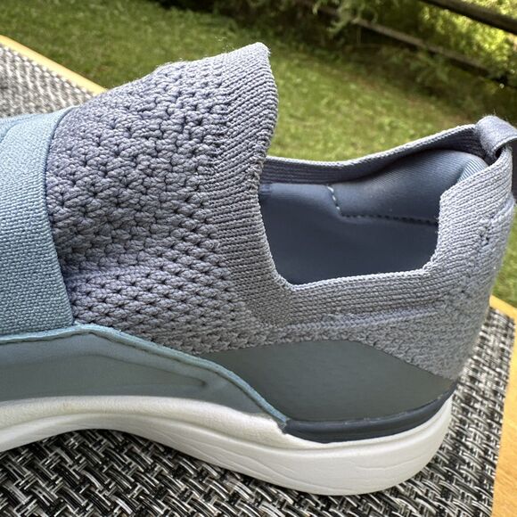 APL TechLoom Bliss Womens Sz: 8.5 Light Blue, periwinkle blue and cream/wh - Picture 10 of 16